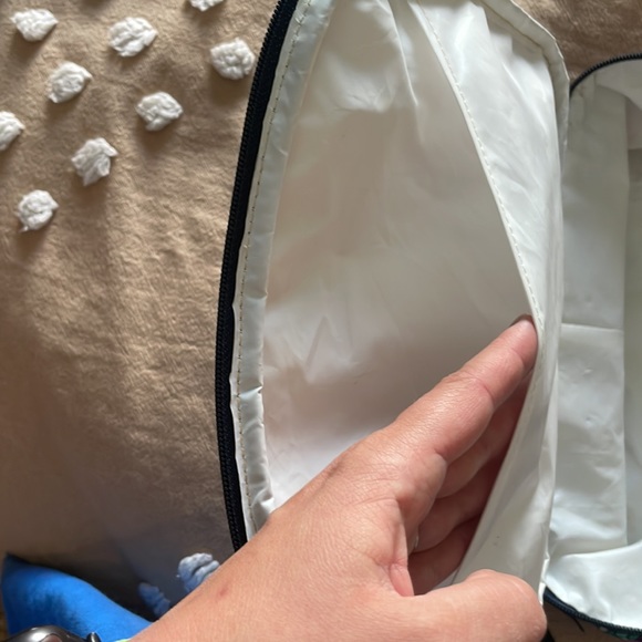 Vera Bradley Lunch Box - Picture 7 of 7